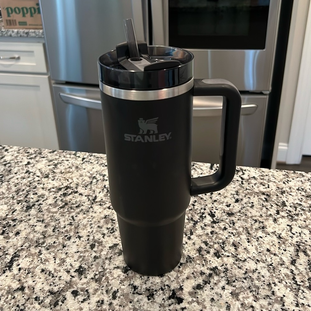 Stanley Cup. Black. Perfect condition.